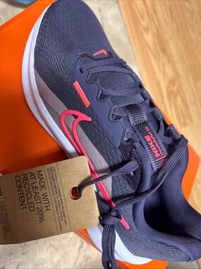 Nike Downshifted Running Shoe in Gray with Pink Accents New 8us